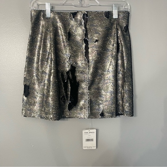 Free People NWT Reversible Sequin Camo Mini Skirt Flip
Sequins Camouflage - Sz 4 - Picture 11 of 14